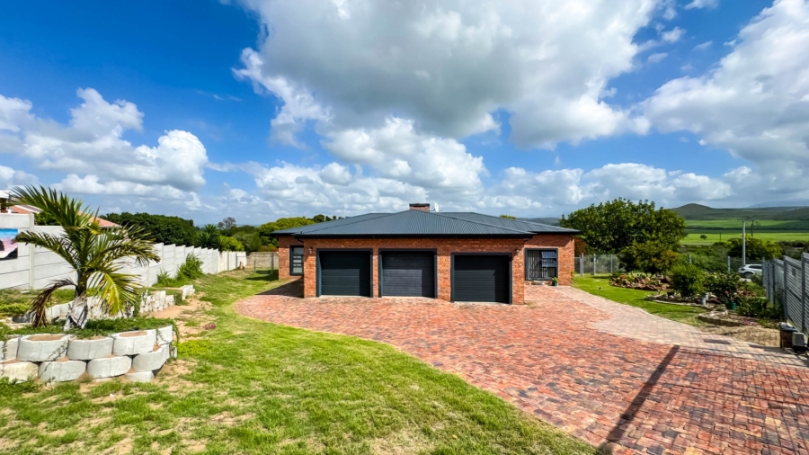 4 Bedroom Property for Sale in Fraaiuitsig Western Cape